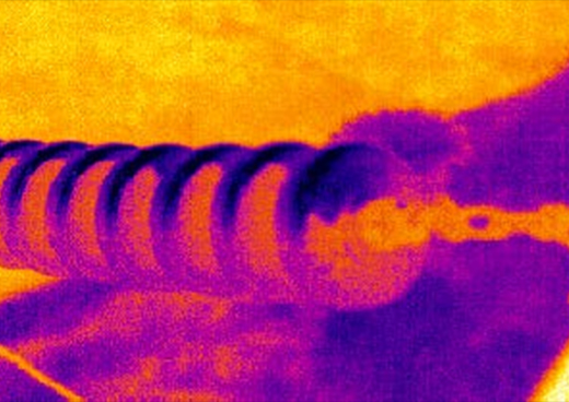   天然氣輸送管線泄漏

通過熱成像掃描管道周圍實(shí)現(xiàn)快速定位泄漏點(diǎn)，減少能源損失，避免引發(fā)火災(zāi)或爆炸。
